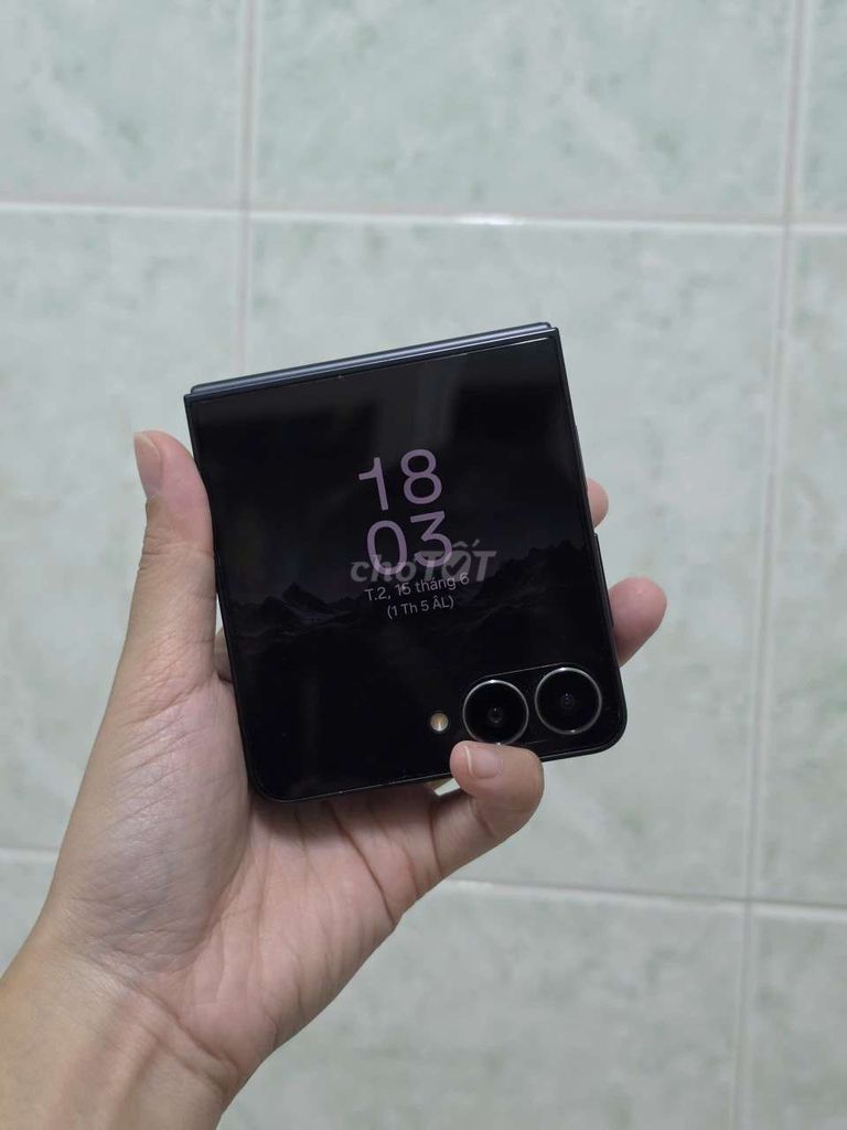 Samsung Galaxy Z Flip7 Đen 256GB. Mua bán Điện thoại tại Quận Gò Vấp Tp Hồ Chí Minh được đăng bởi Nguyễn Bảo Long hình 1