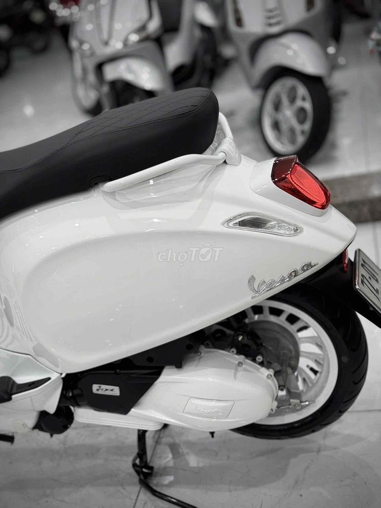 Piaggio Vespa 125 2018 Trắng. Mua bán Xe máy tại Thị xã Phú Mỹ Bà Rịa - Vũng Tàu được đăng bởi Cửa Hàng Xe Máy Phú Mỹ hình 6