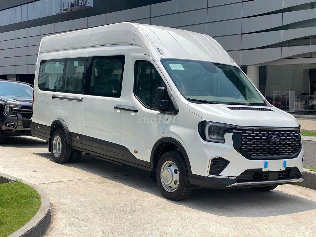 Transit Premium 18 chỗ màu Trắng xe sẵn giao ngay. Mua bán Ô tô tại Huyện Châu Thành Tiền Giang được đăng bởi Khiêm Ford Phú Mỹ hình 1