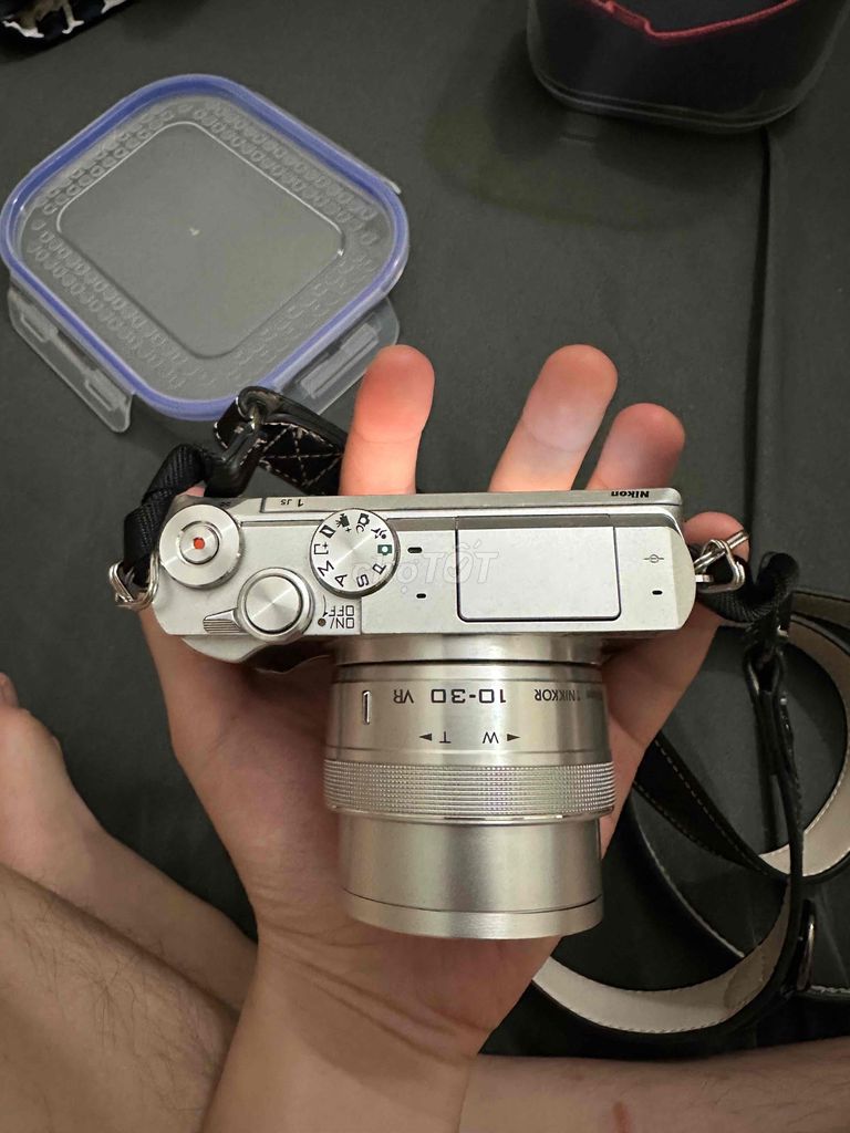 máy ảnh Nikon J5 màu bạc đã qua sử dụng