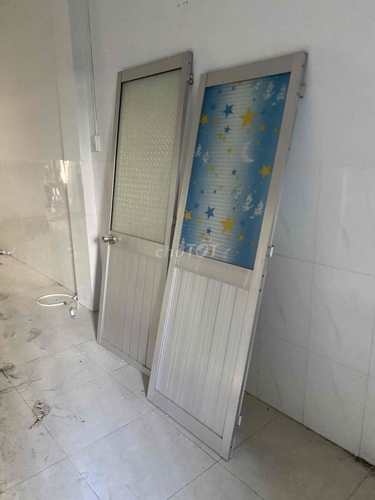 Cửa nhôm màu bạc hiện đại. Mua bán Nội thất, đồ gia dụng khác tại Huyện Trảng Bom Đồng Nai được đăng bởi Đoàn Văn hình 1