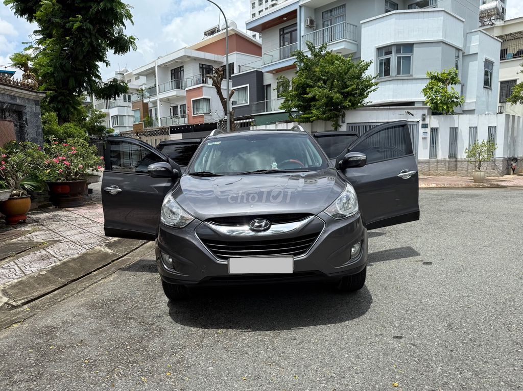 Bán Hyundai Tucson 2010 2 cầu Xám 1 chủ mua mới. Mua bán Ô tô tại Quận 12 Tp Hồ Chí Minh được đăng bởi BẢO BẢO hình 1