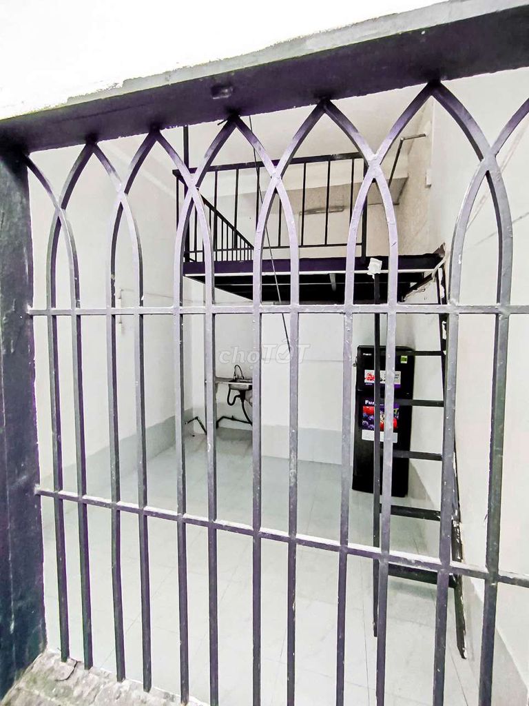 Дешевая комната рядом с университетом Тон Дык Т thang, 300м до рынка Тан Ми, 7 округ