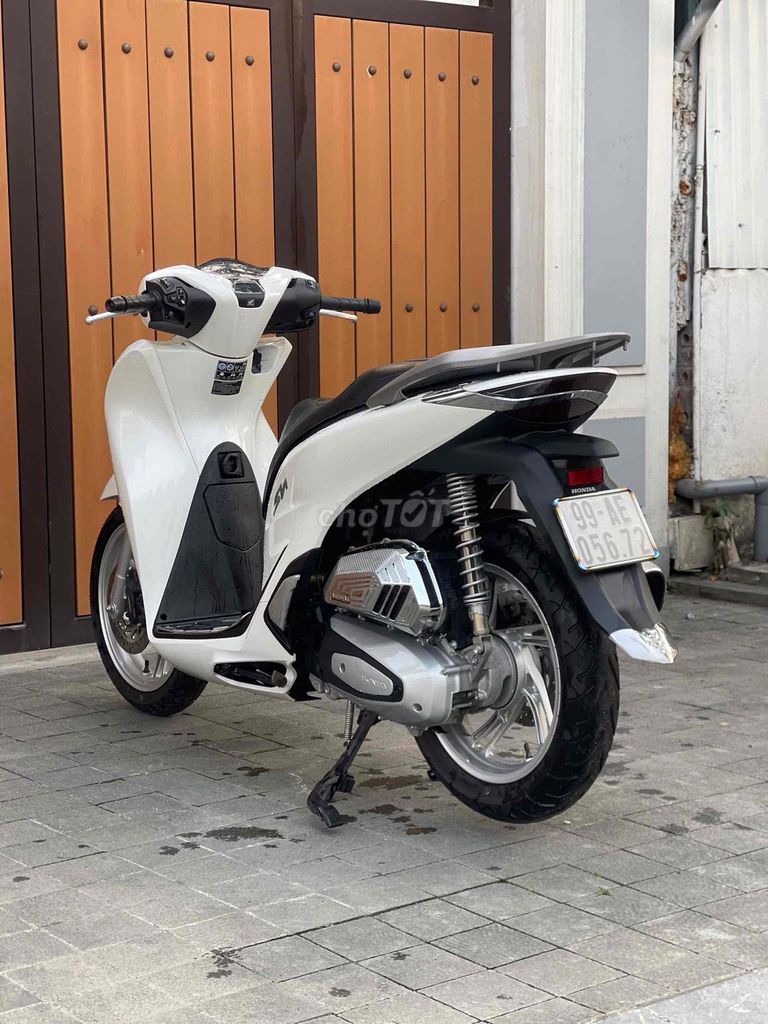 Honda SH 125i CBS 2025 Trắng. Mua bán Xe máy tại Huyện Gia Lâm Hà Nội được đăng bởi Xe Máy Phúc Hưng hình 4