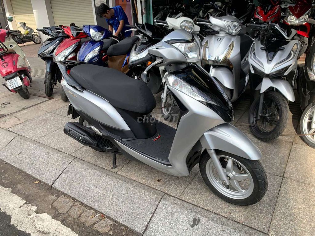 Honda Lead FI 2016 серебристый