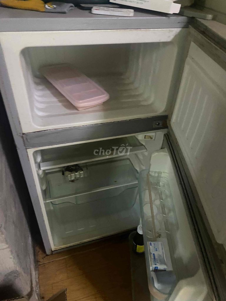 Tủ lạnh mini 90 lít sinni có ngăn đông riêng