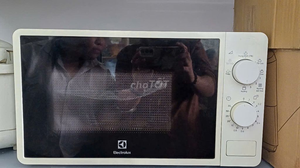Lò vi sóng Electrolux MỚI (chưa sử dụng)