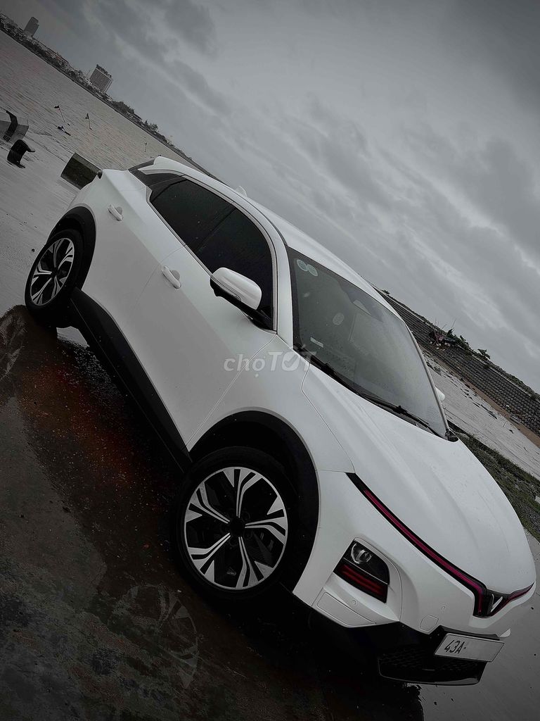 Vinfast VF6 Plus 2024 Белый 120000 км