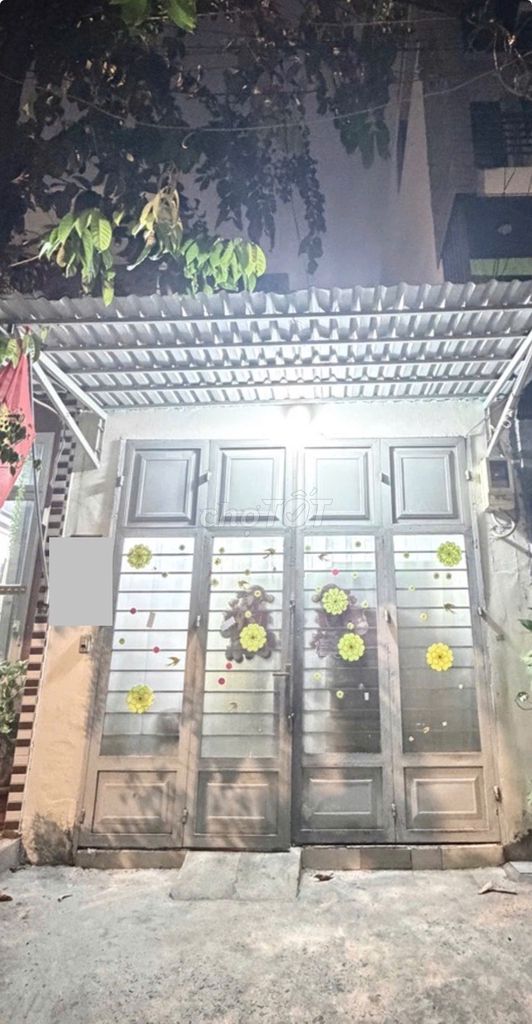 NHÀ CẤP 4 MẶT TIỀN ĐƯỜNG SÁT ĐƯỜNG SỐ 10.TÂN QUY .KHU VIP QUẬN7