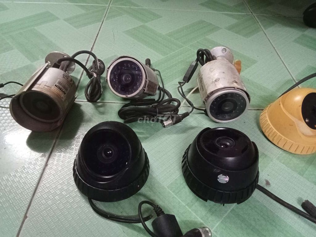 Camera an ninh màu Đen, Bạc, Vàng. Mua bán Máy ảnh, Máy quay tại Thành phố Thủ Đức Tp Hồ Chí Minh được đăng bởi Phan Hoàng Tuấn  hỏi chơi cho vui thì bỏ qua dùm  hình 1
