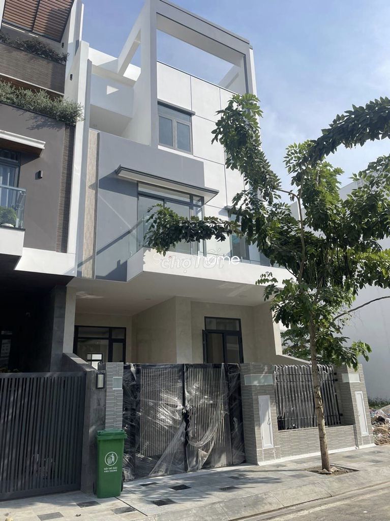 Nhà Phố Saigon Mystery Q2 Hầm 4 Tầng nổi 500 m²  sàn trống suốt