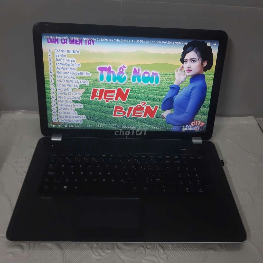 HP MÀN 17INH, SSD 128GB, RAM 8GB, PIN 2 GIỜ.