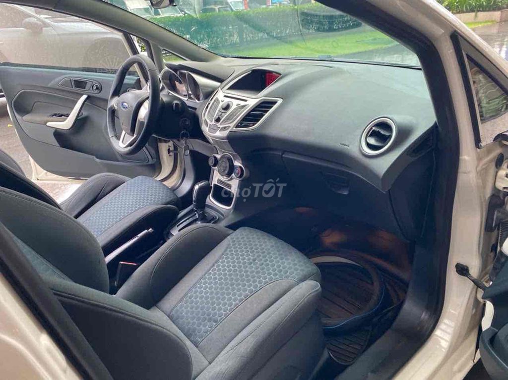 Ford Fiesta 2013 Trắng 59.800 km 1 Chủ. Mua bán Ô tô tại Quận Tân Bình Tp Hồ Chí Minh được đăng bởi Sài Gòn Ford hình 9