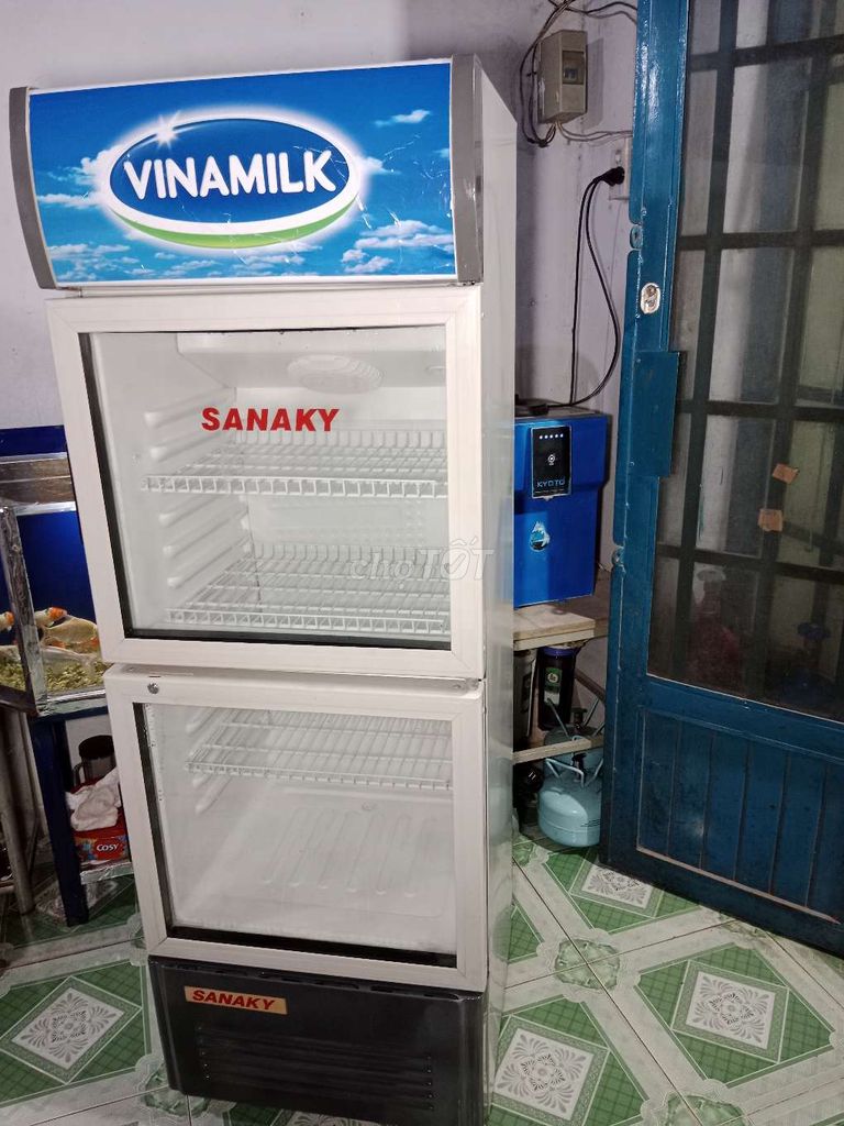 Em cần bán tủ mát Sanaky 240 lít đang xài ok
