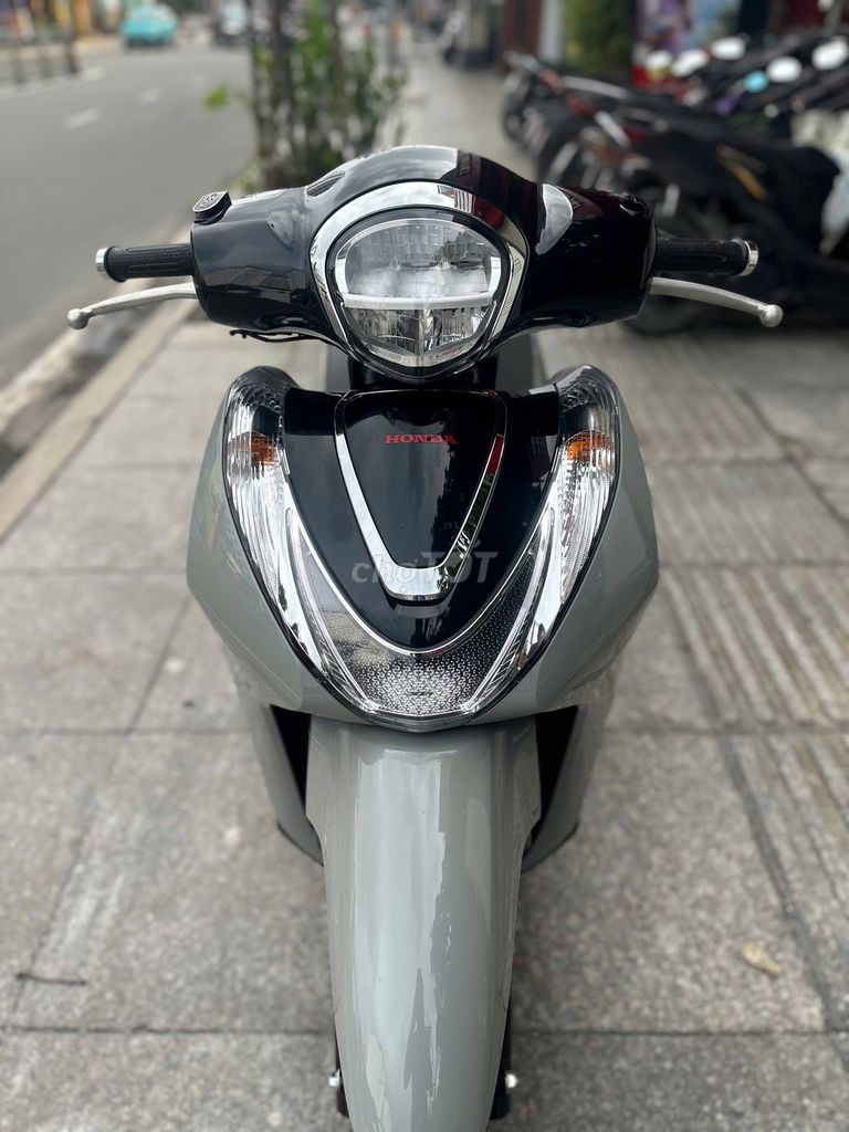 Honda SH Mode 125 ABS 2023 Xám 9000km. Mua bán Xe máy tại Huyện Bình Chánh Tp Hồ Chí Minh được đăng bởi VÕ MINH HẬU hình 4