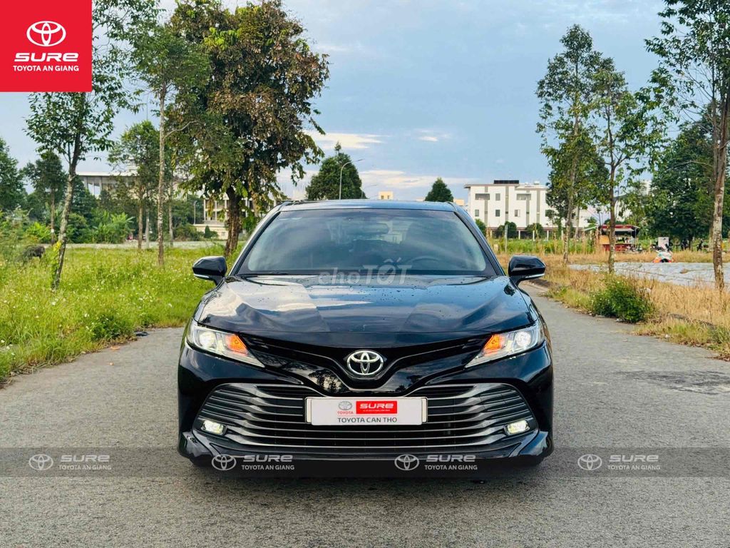 Camry 2.0G (AT) 2021. Hỗ trợ vay 70%