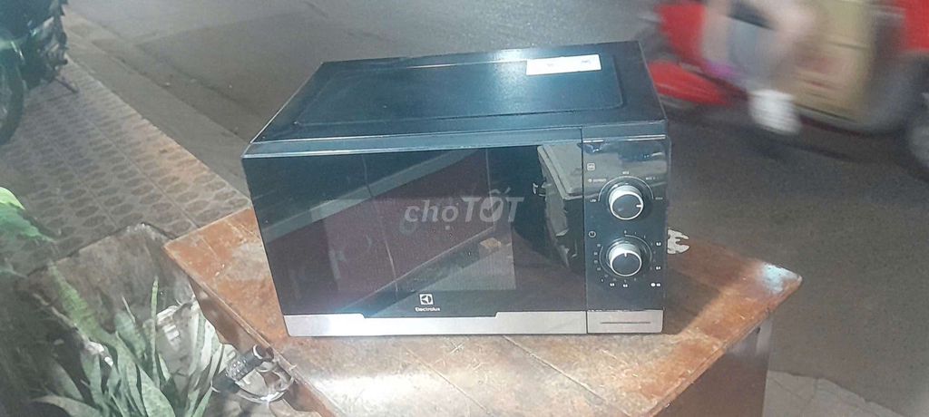 Lò vi sóng Electrolux 23 lít. Mua bán Bếp, lò, đồ điện nhà bếp tại Quận Bình Tân Tp Hồ Chí Minh được đăng bởi Bich Vân hình 1