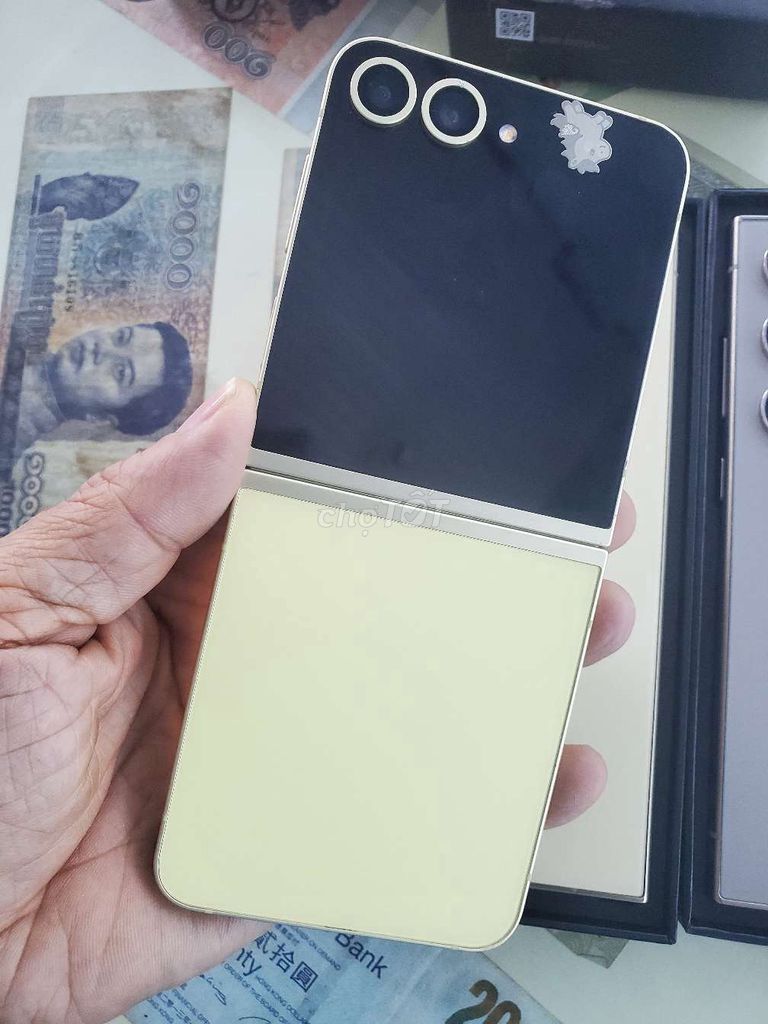 Samsung Z Flip6 5G 256GB SSVN Vàng. Mua bán Điện thoại tại Thành phố Buôn Ma Thuột Đắk Lắk được đăng bởi Lê Nguyễn SmartPhones hình 1