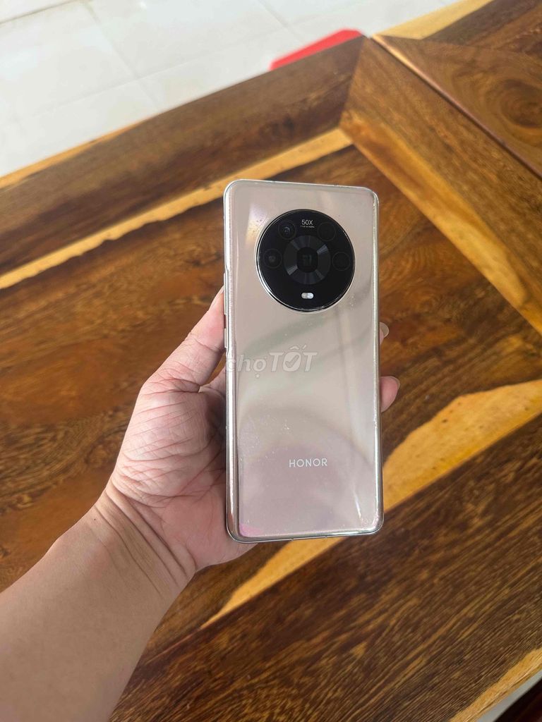 Honor Magic4 12/256 gold OLED Snapdragon8Gen 1. Mua bán Điện thoại tại Thành phố Buôn Ma Thuột Đắk Lắk được đăng bởi phuong smarphone hình 1