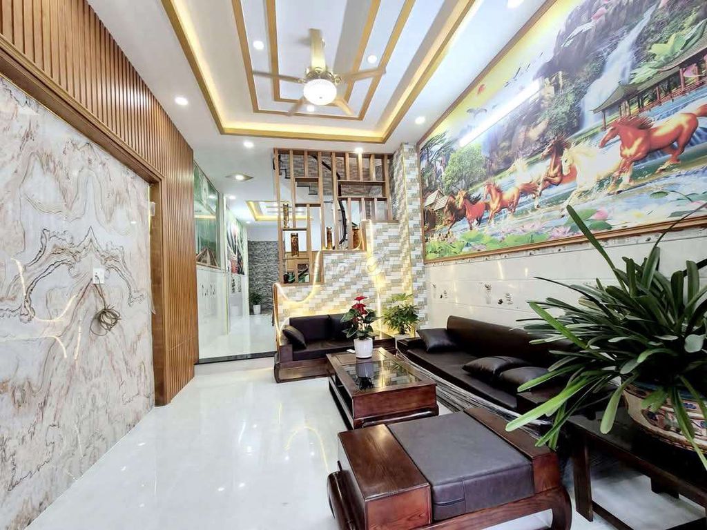 Nhà mới đẹp , vi trí đẹp ,full nội thất, 4pn,4wc, gần hiêp thành city