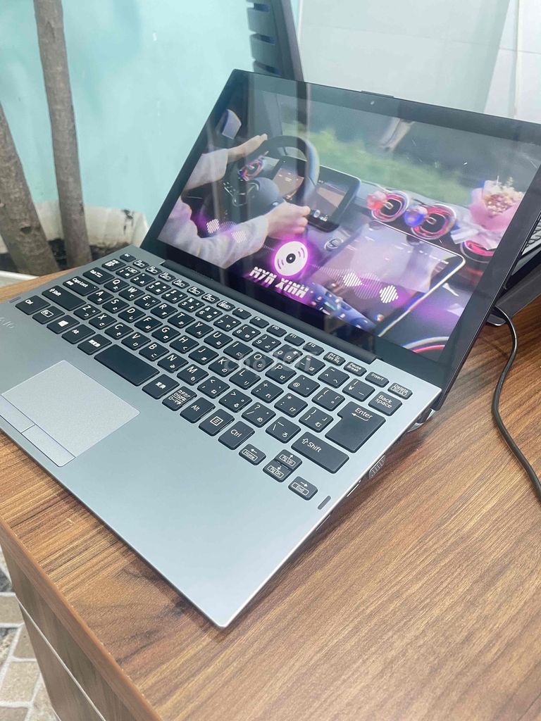 Sony Vaio 2in1 - đẹp như mới . màn tháo rời