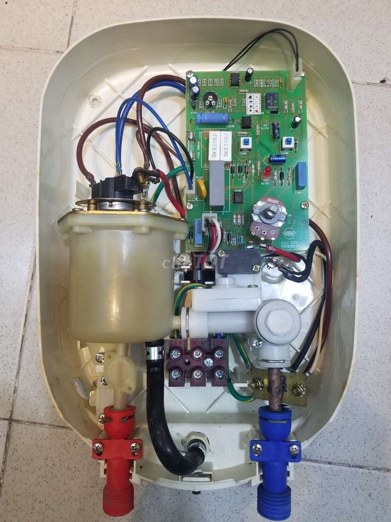 Bình nóng lạnh Ariston Vàng kem Nhựa. Mua bán Thiết bị vệ sinh, nhà tắm tại Quận 4 Tp Hồ Chí Minh được đăng bởi Thien Tran hình 1