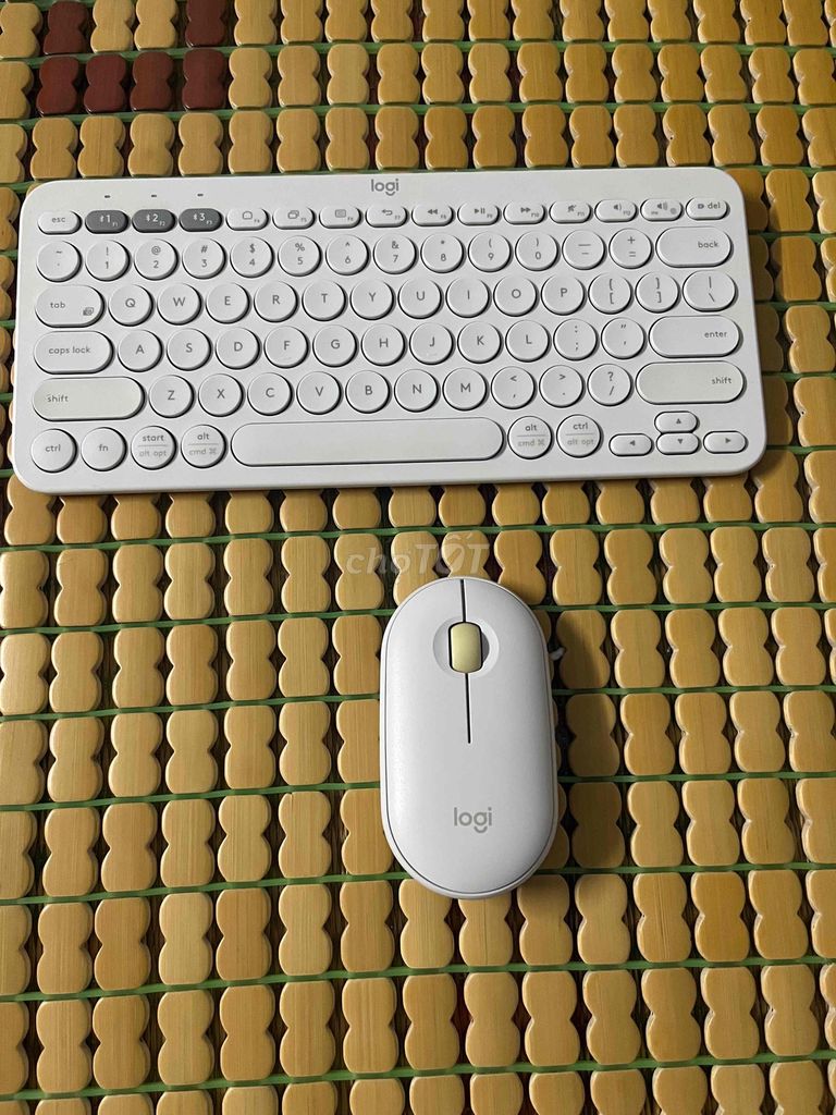 Chuột Logitech Trắng Đã qua sử dụng. Mua bán Phụ kiện (Màn hình, Chuột...) tại Huyện Mang Thít Vĩnh Long được đăng bởi Luan hình 1