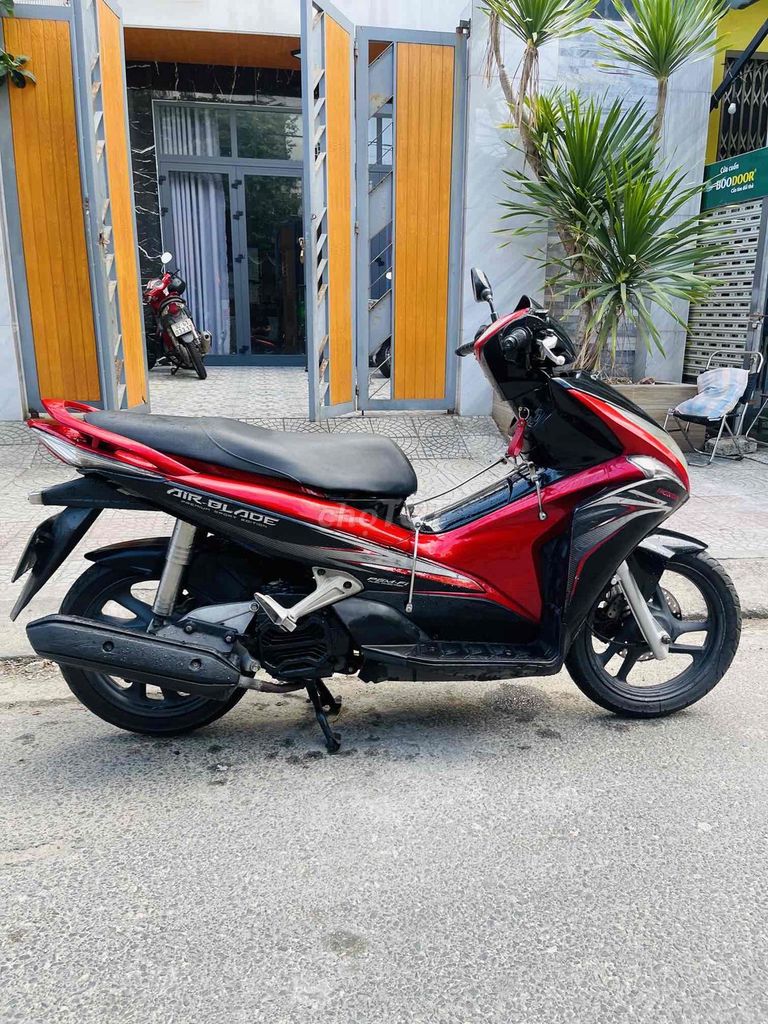 Honda Air Blade 2012 Đỏ đen. Mua bán Xe máy tại Quận Liên Chiểu Đà Nẵng được đăng bởi Xe Máy Cũ Duy Đạt  66 Nguyễn Khuyến hình 3