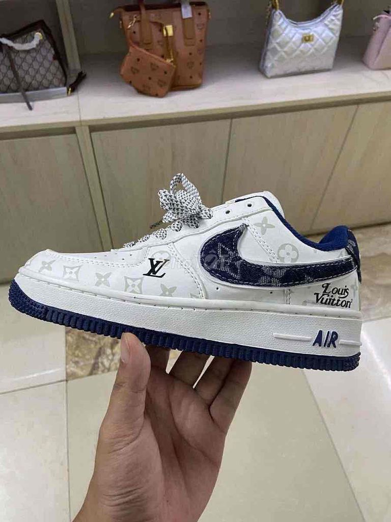 Giày thể thao Nike Air Force 1 Trắng. Mua bán Giày dép tại Quận Đồ Sơn Hải Phòng được đăng bởi 黃嘉義 hình 1