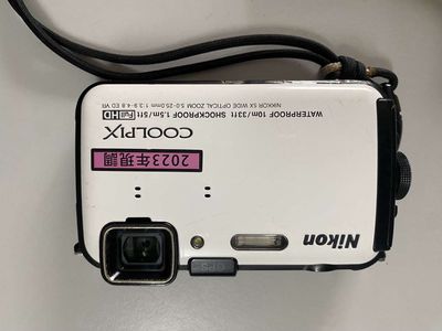 Nikon AW100 chịu nước,chống sốc mới keng.