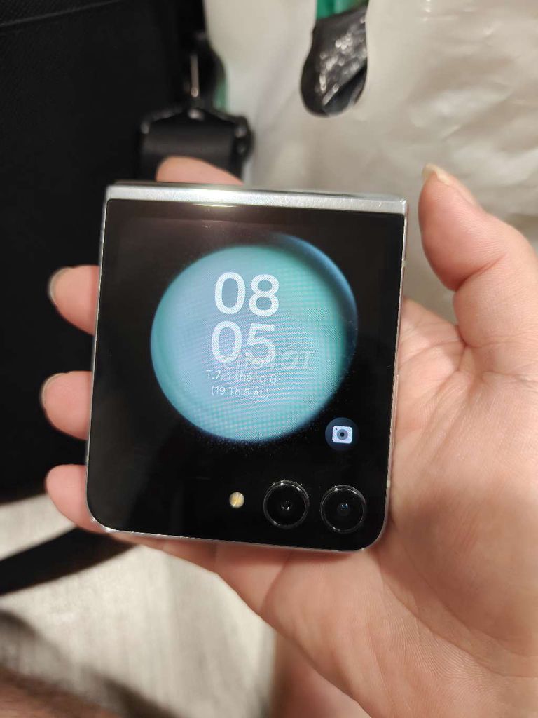 Samsung Z Flip 5 256GB màu mint chính hãng gl. Mua bán Điện thoại tại Quận 5 Tp Hồ Chí Minh được đăng bởi Strawberry Táo hình 1