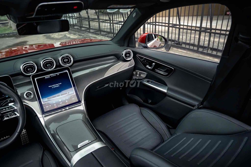 GLC300 4Matic All New - 9000 km - 2tỷ2 là LẤY. Mua bán Ô tô tại Quận 1 Tp Hồ Chí Minh được đăng bởi Lưu Thế Hoàng hình 5
