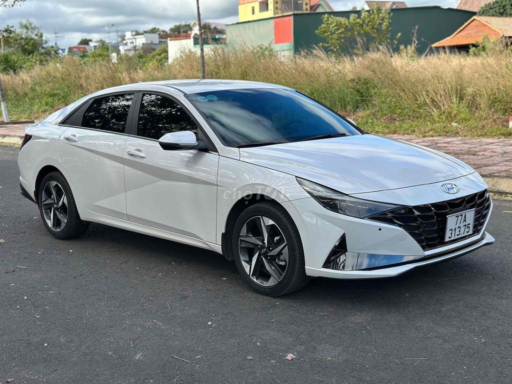 Hyundai Elantra 2022 2.0 AT Cao cấp - 2300 km