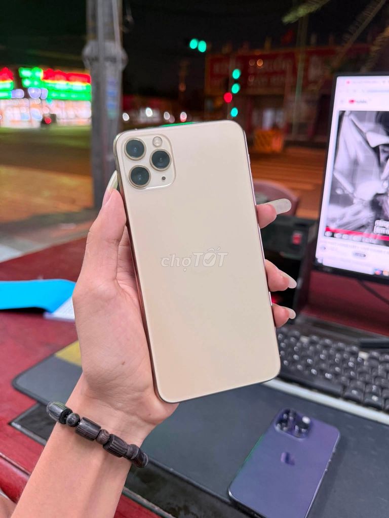 Apple iPhone 11 Pro Max 256GB Vàng Đã sử dụng. Mua bán Điện thoại tại Quận 5 Tp Hồ Chí Minh được đăng bởi Hội Đồ Điện Tử hình 1