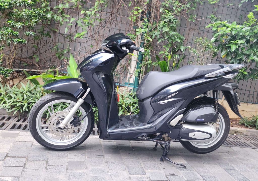 Sh 150cc đen sport biển Hà Nội chínhchu. Mua bán Xe máy tại Quận Ba Đình Hà Nội được đăng bởi ly hình 4