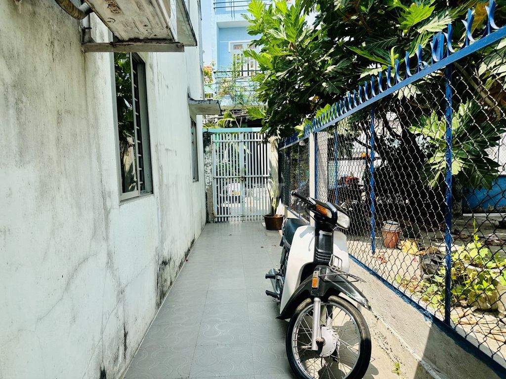 Kẹt tiền cần bán nhà phố 173m Lương Văn can Q8 siêu to có sân vườn