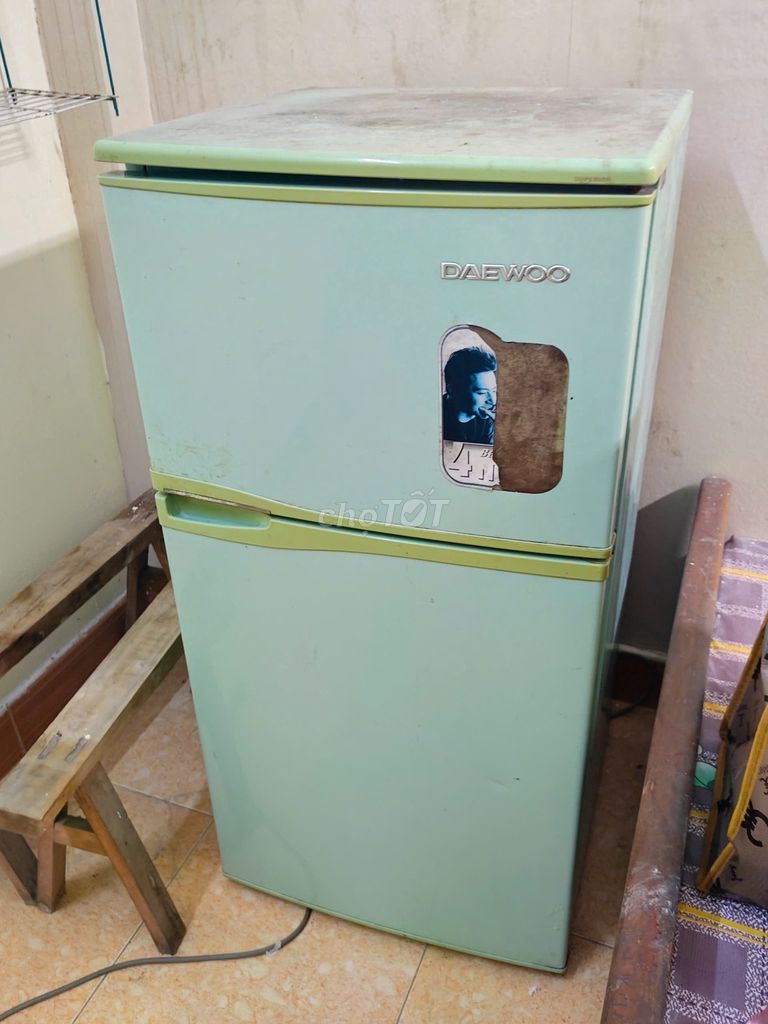 Tủ lạnh Daewoo Classic 100L. Mua bán Tủ lạnh tại Quận Nam Từ Liêm Hà Nội được đăng bởi Tạ Đức Thắng B20DCCN662 hình 1