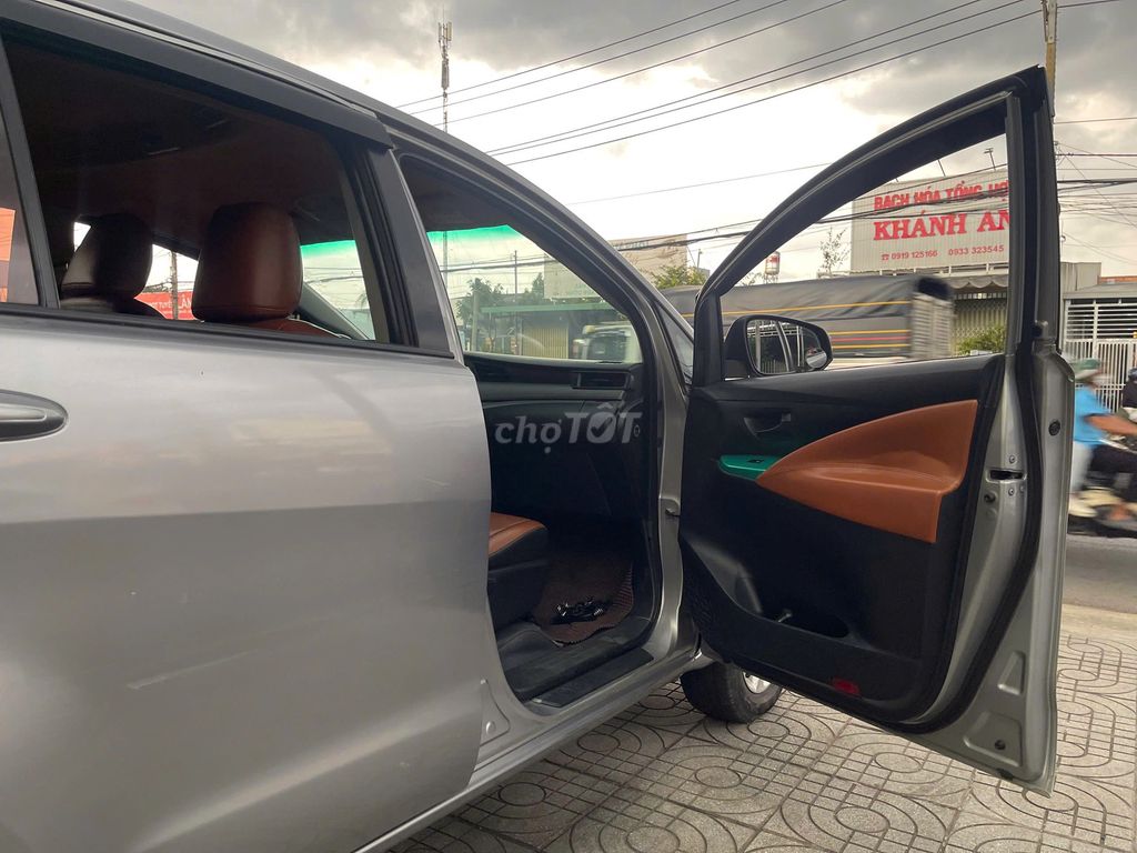 Toyota Innova 2017 2.0E chất gia đình.. Mua bán Ô tô tại Huyện Tân Phú Đồng Nai được đăng bởi Salon AUTO THÀNH TRUNG Đồng Nai hình 6