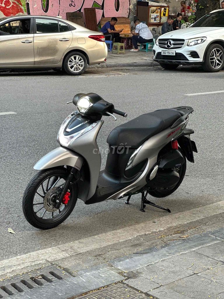 XE MÁY 68 - Honda SH Mode 2024 Abs Xám Sần. Mua bán Xe máy tại Quận Tây Hồ Hà Nội được đăng bởi Đức Anh hình 2