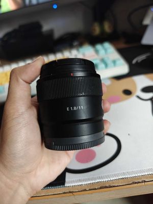 Ống kính sony siêu rộng 11 F1.8