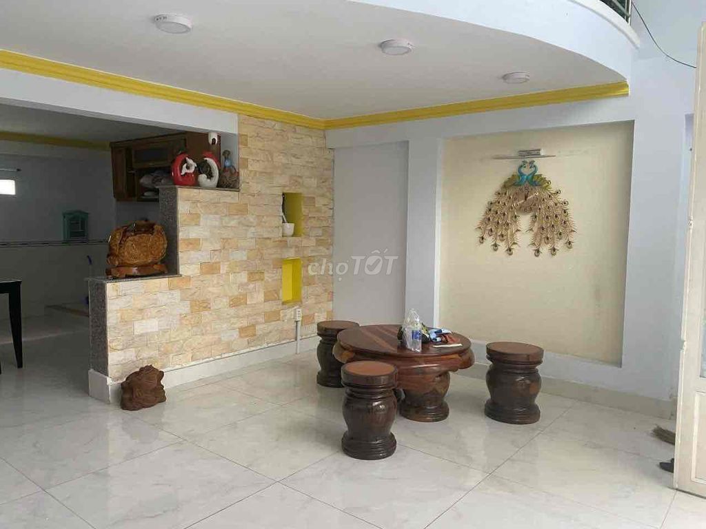 nhà rộng 6 mét ,4 PN , 3 Tolet , phong Xông Hơi