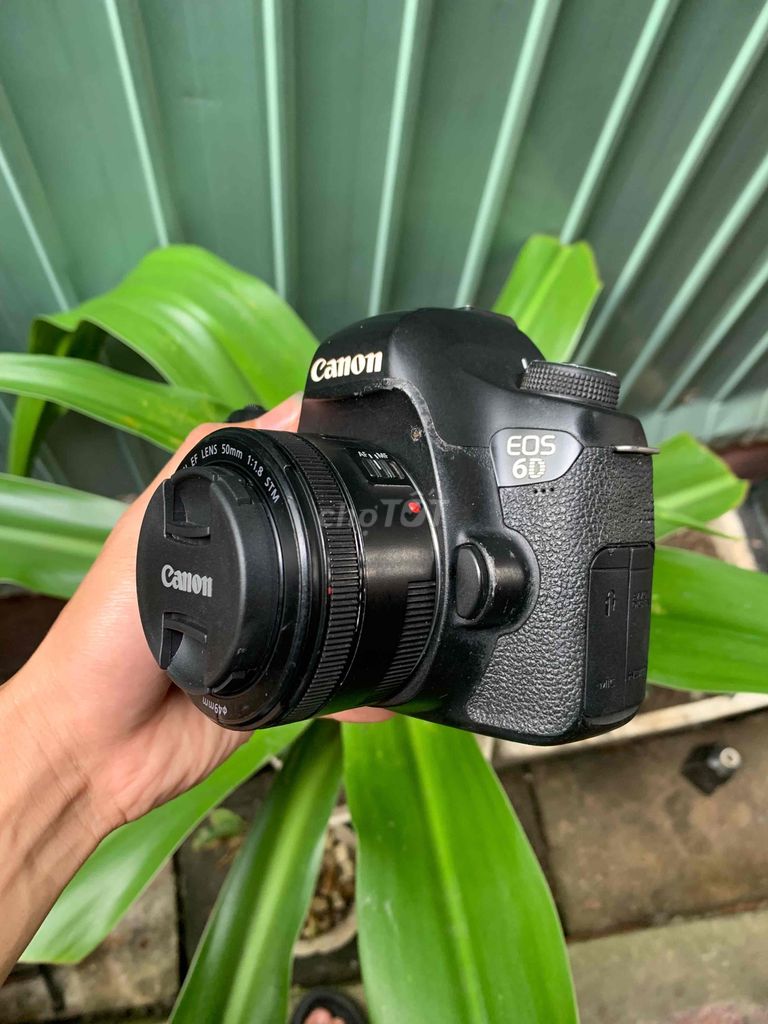 Cần bán canon 6d kèm 50 stm