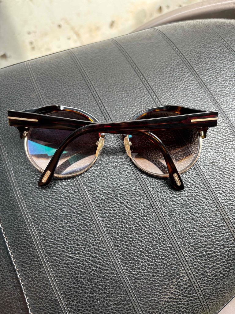 kính Tomford TF608 thay mắt cận