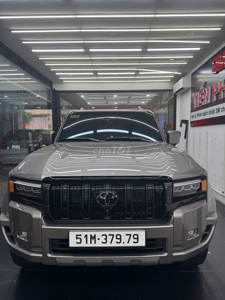 Toyota Land Cruiser Prado 5 мест, серого цвета