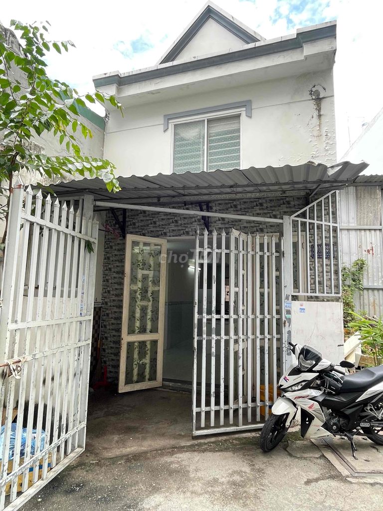 NHÀ 2 TẦNG - 4x11 - HẺM XE HƠI - KHU NHÀ LẦU - 2 PHÒNG NGỦ - 2 TOLET. Mua bán Nhà ở tại Quận 12 Tp Hồ Chí Minh được đăng bởi Nguyễn Thanh Huy hình 2