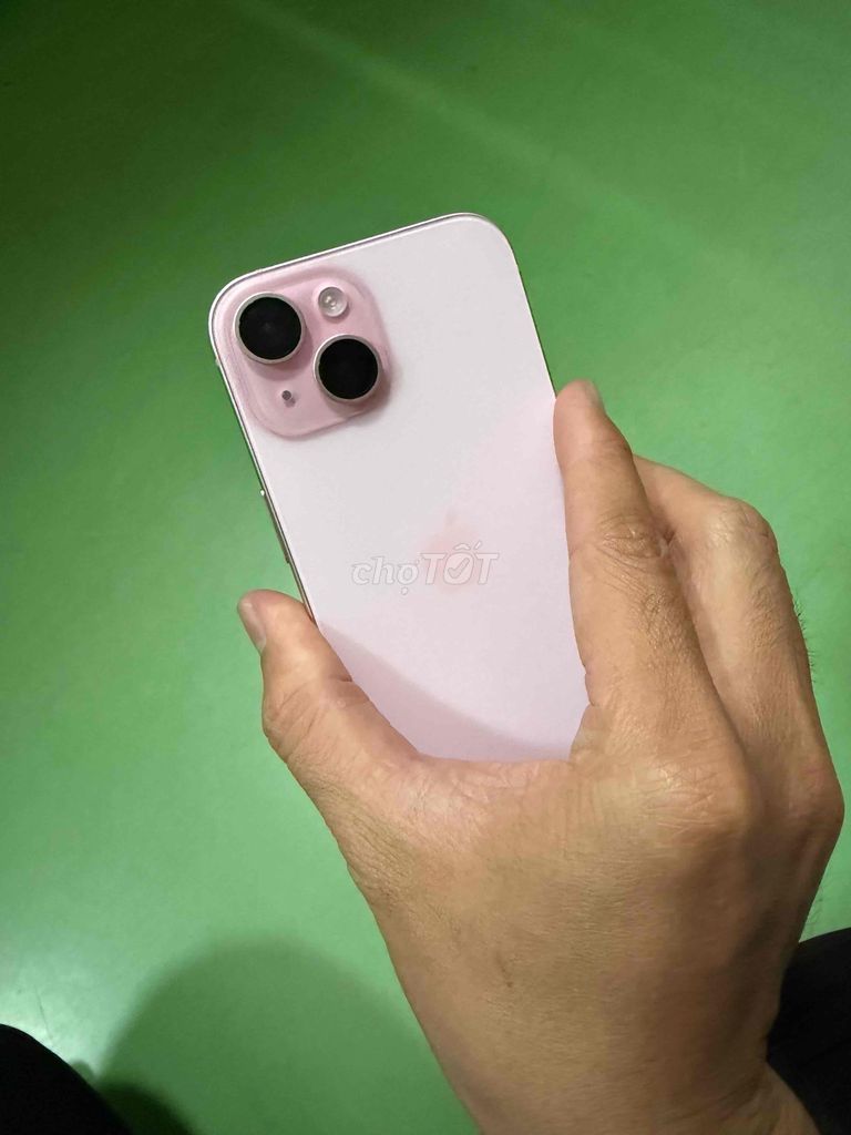 cần ra đi e iphone 15 hồng đập hộp được 2 tháng. Mua bán Điện thoại tại Thị xã Tân Uyên Bình Dương được đăng bởi Trung Hiền hình 1