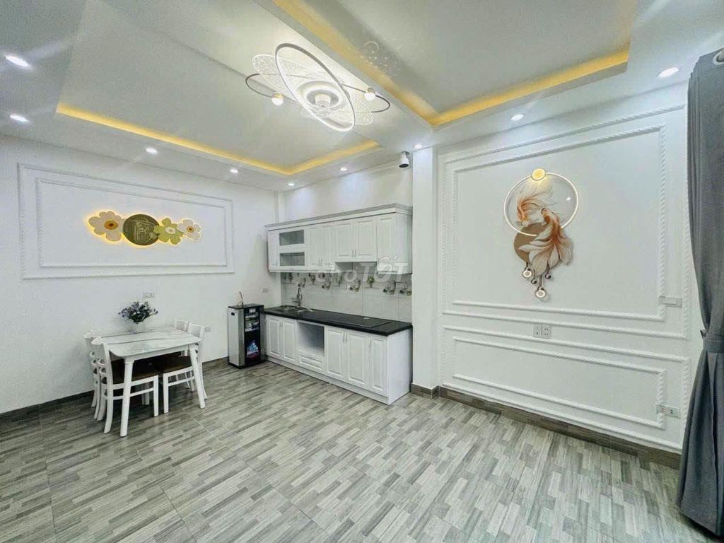Аренда дома с красивым новым ремонтом, Куанг Чунг, Йен Нгиа