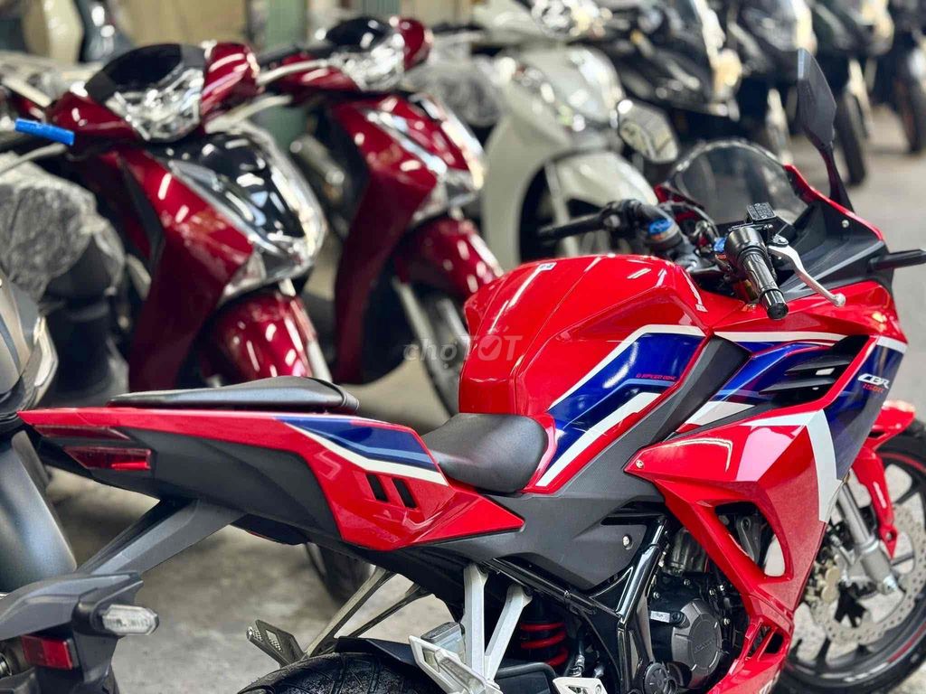 Honda CBR 150R 2021 Đỏ Trắng Xanh. Mua bán Xe máy tại Quận Cầu Giấy Hà Nội được đăng bởi Tuấn Việt Motor hình 4