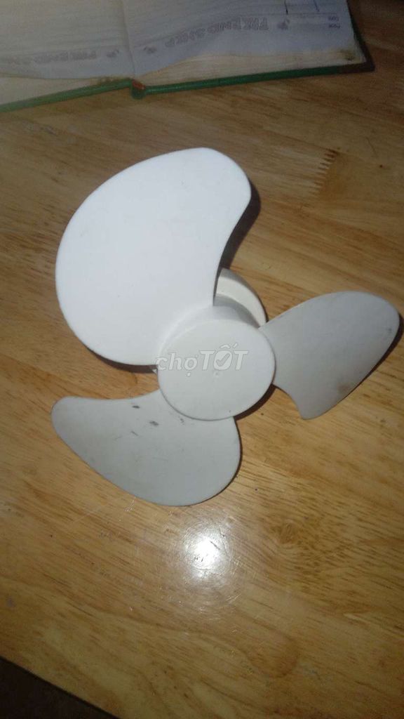 Quạt trần mini Trắng Nhỏ Đã sử dụng. Mua bán Quạt tại Huyện Củ Chi Tp Hồ Chí Minh được đăng bởi sưu tầm cần thanh lý  hình 1