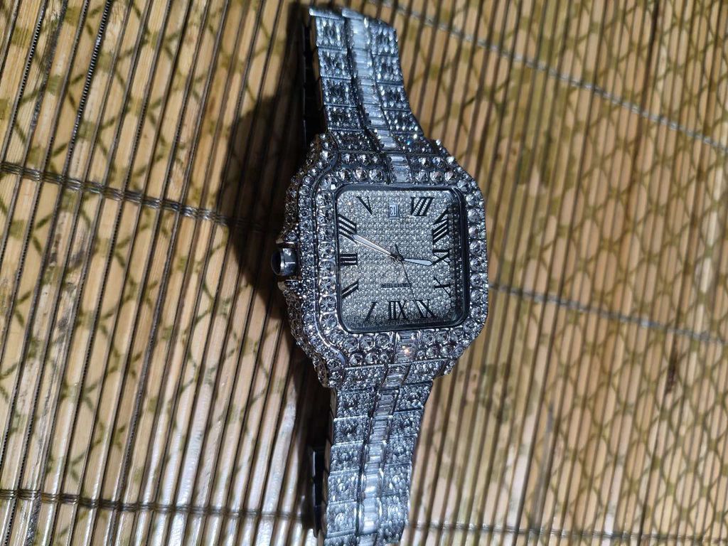 cần bán đồng hồ nam size 42 chạy pin đính đá. Mua bán Đồng hồ tại Huyện Hòa Vang Đà Nẵng được đăng bởi Chiến Nguyễn hình 1